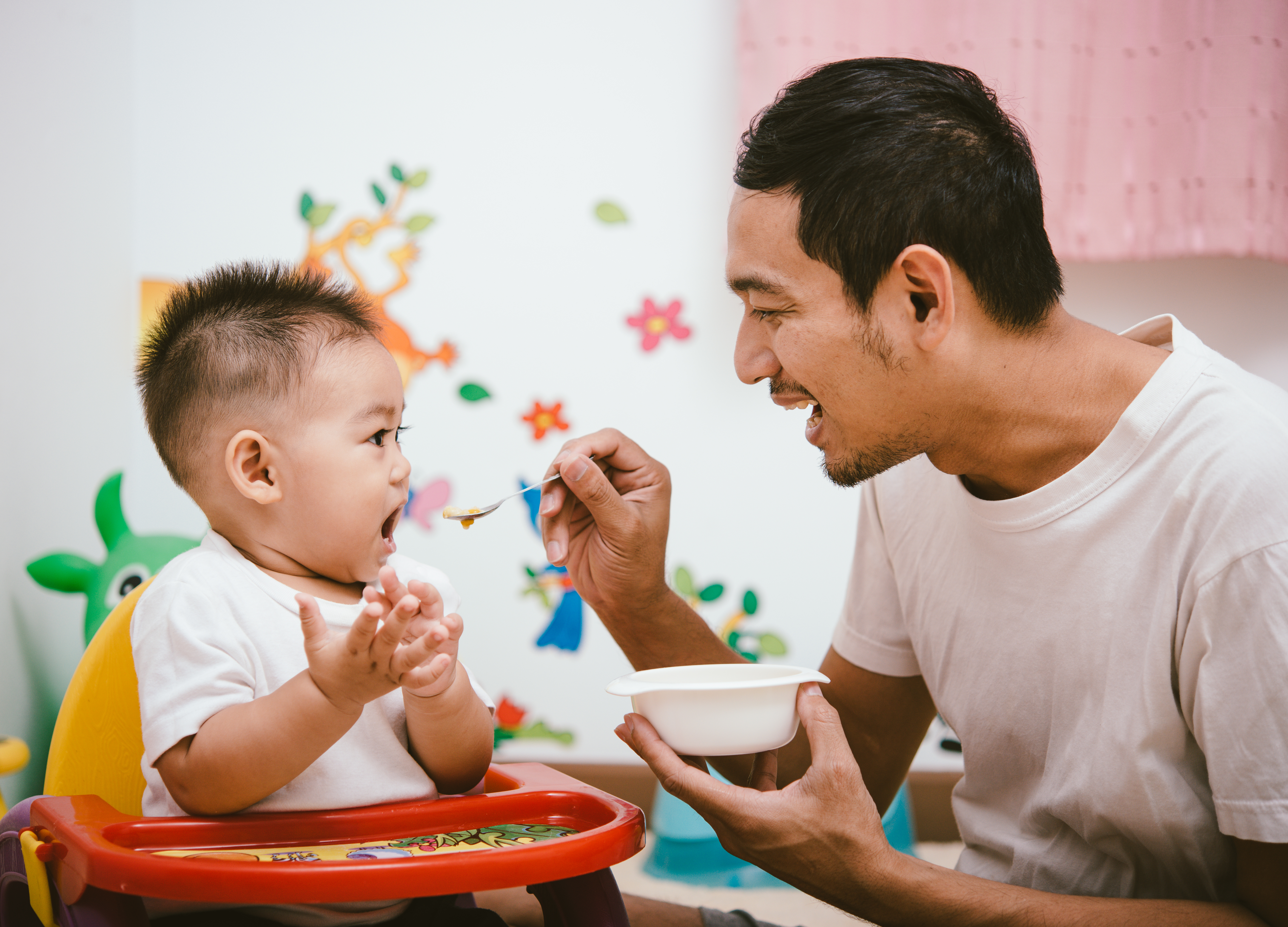 father and young child talking at mealtime